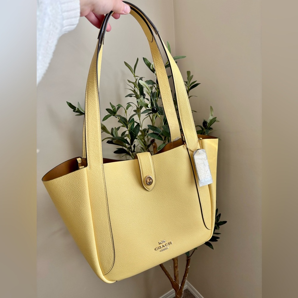 ✨NWT✨Coach Buttercream Yellow Leather Tote Bag